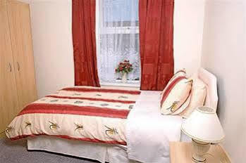 Отель The Sleep Station Newport Экстерьер фото