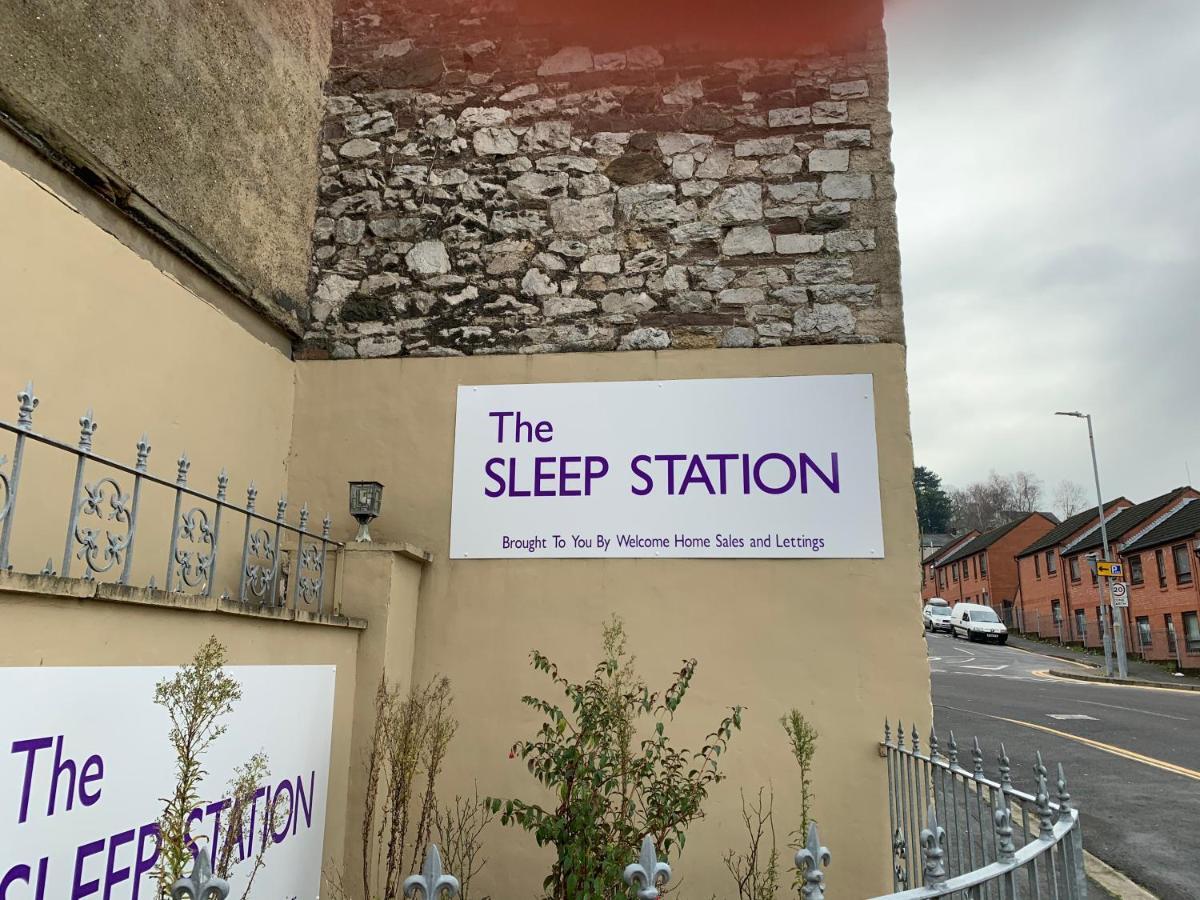 Отель The Sleep Station Newport Экстерьер фото